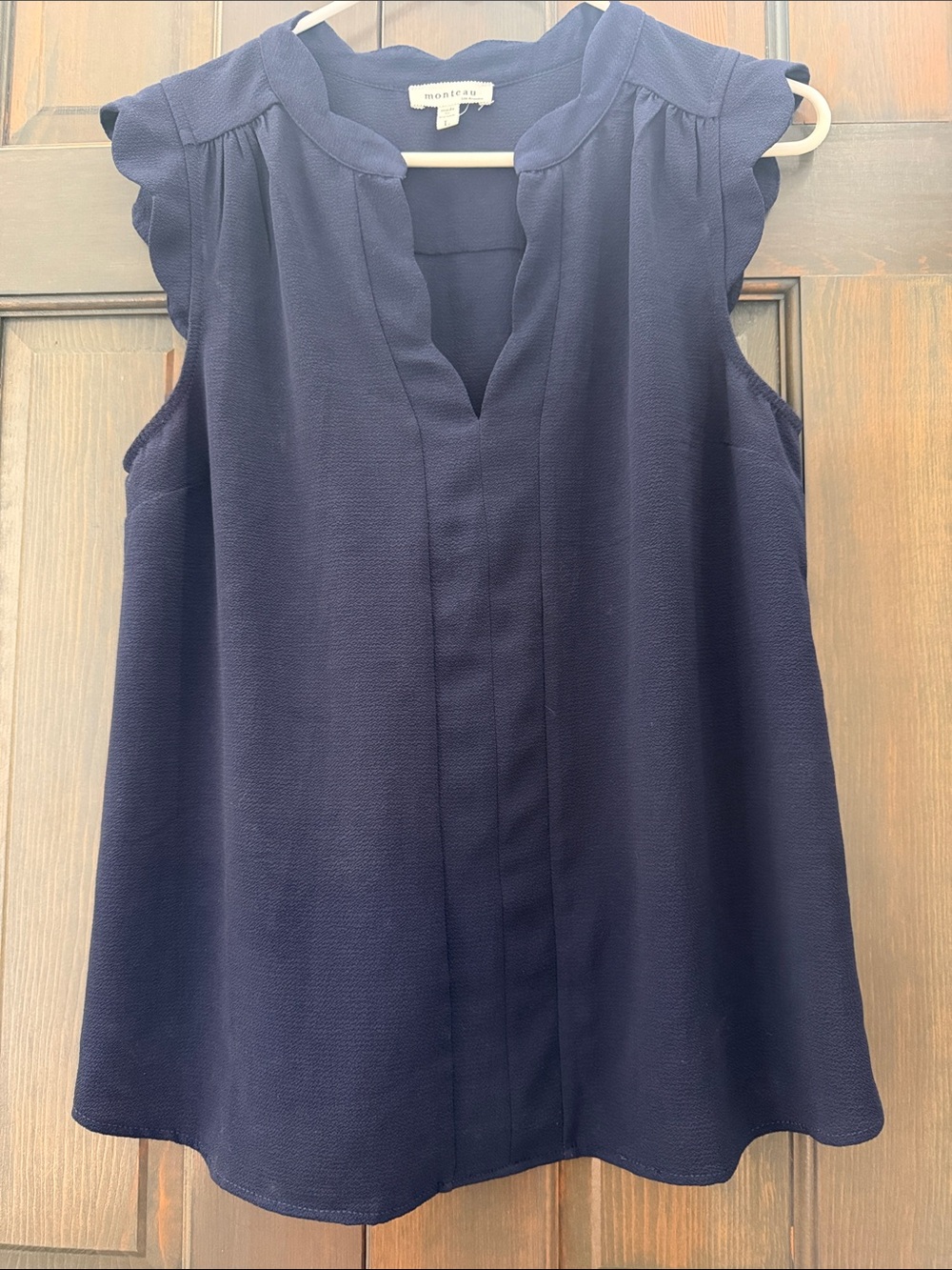 Monteau Navy Sleeveless scalloped V-Neck Blouse women’s large